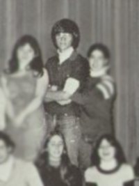 Aaron Sorkin 1977 drama club photo (cropped)