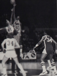 Charles Barkley 1981 varsity basketball team action photo