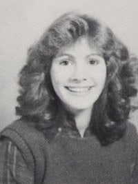 julia roberts junior yearbook photo