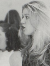 Kelly Clarkson 2000 high school choir candid