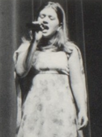 Kelly Clarkson 1998 high school talent show
