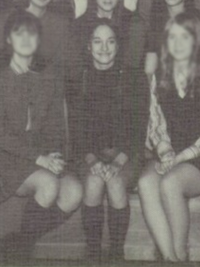 Laurie Metcalf 1971 Sophomore GAA yearbook photo (cropped)