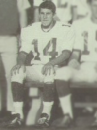 Pete Carroll 1968 football team photo (cropped)