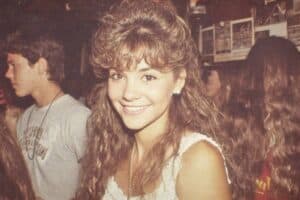 80s Sky-High Bangs Hairstyle